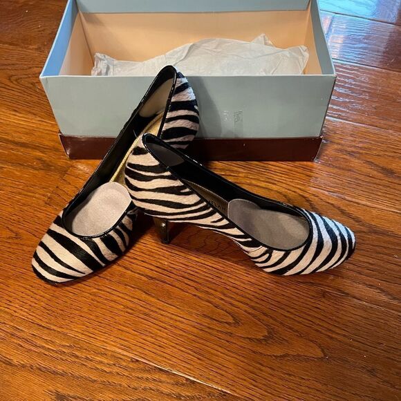 Antonio Melani size 5 1/2 zebra faux fur and patent leather heels - Picture 1 of 7